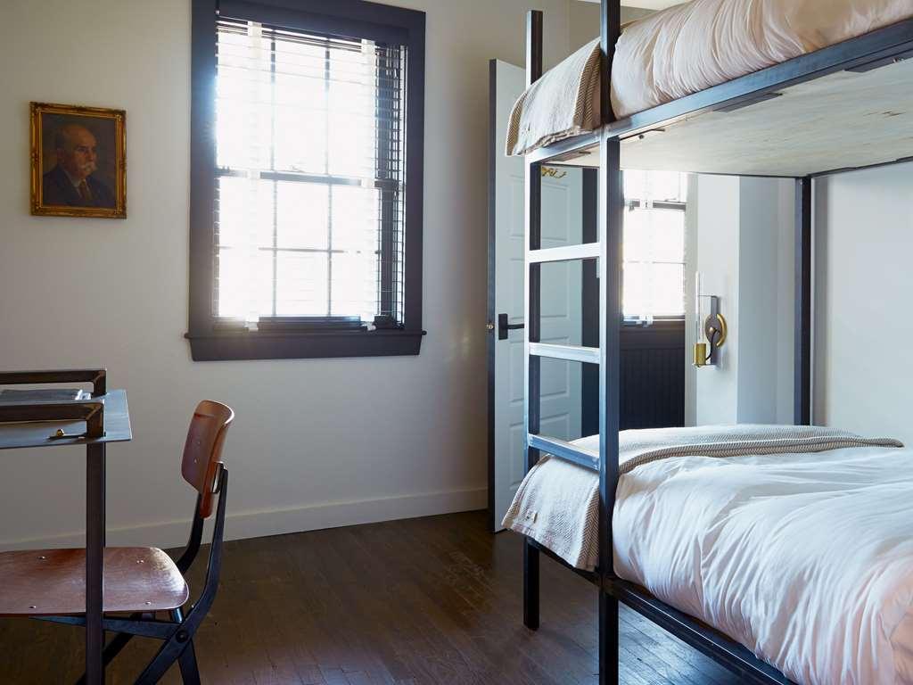 Neptune, An Ash Hotel